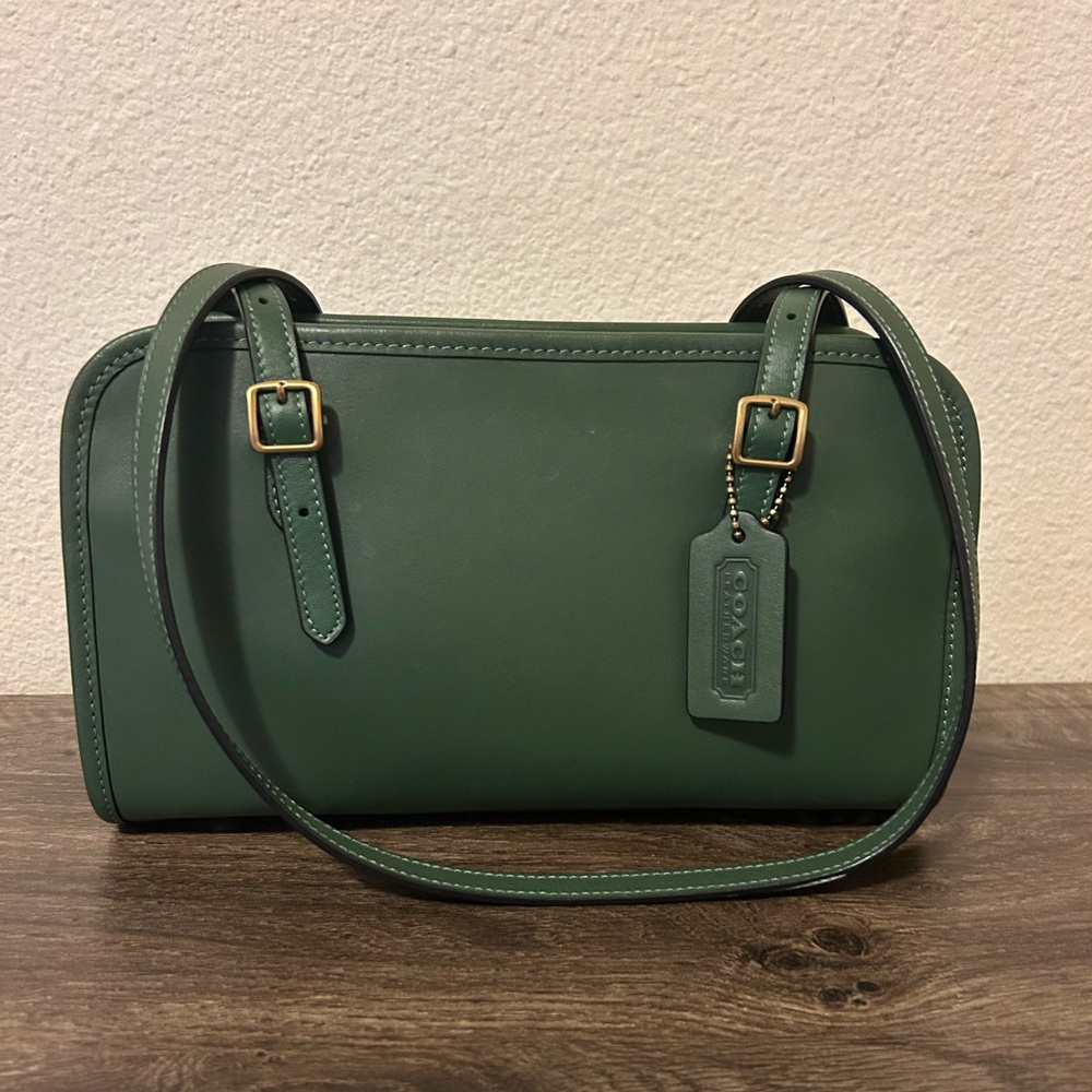 Coach Swing Zip Rare Hard to Find Glove-tanned Leather Hunter Green Handbag